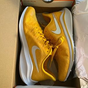 NIB women’s Nike air zoom Vomero TB